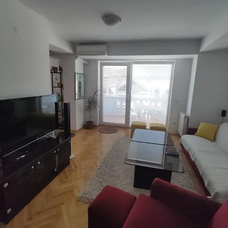 Apartament Maja *